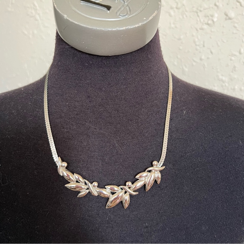 Vintage Silver Wreath Necklace